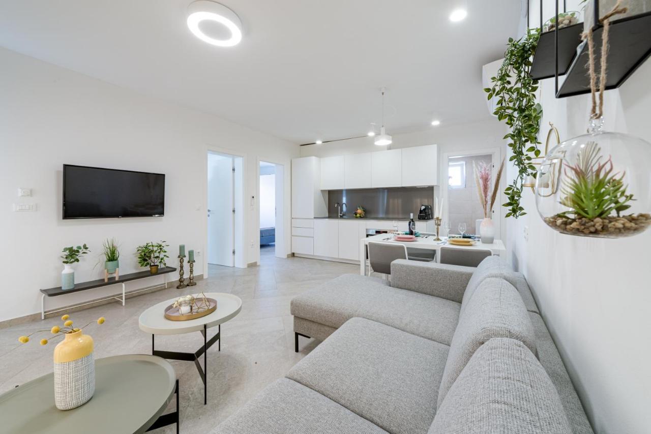מליני Apartments Villa Poco Loco מראה חיצוני תמונה
